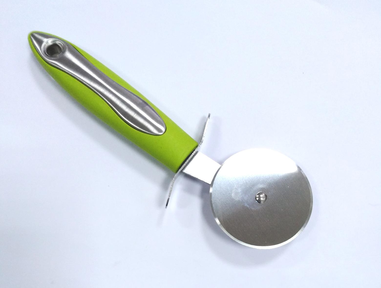 Резак кулинарный с зеленой ручкой для теста - A7-41