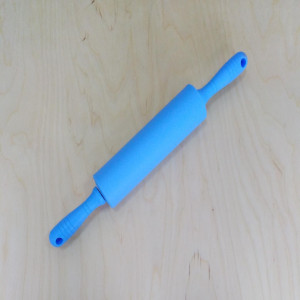 Скалка силиконовая с крутящейся пластиковой ручкой 20см. - AH-774-12